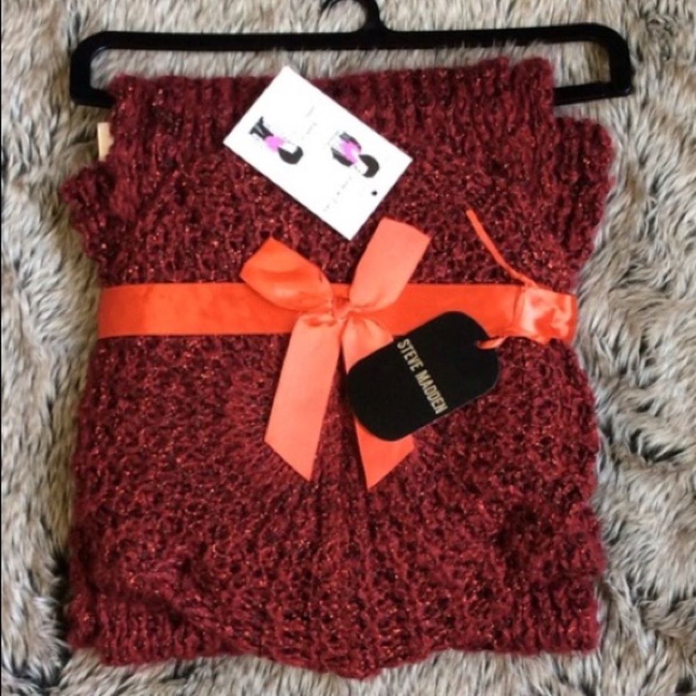 Steve Madden maroon color chunky wool beret and infinity scarf